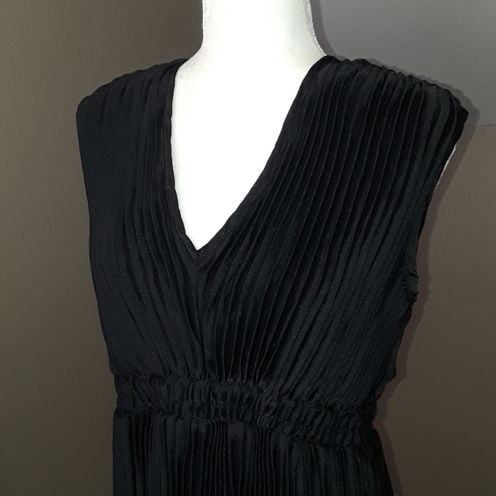 NWT, Romeo + Juliet Couture Black Accordian Pleated Dress - Picture 8 of 16